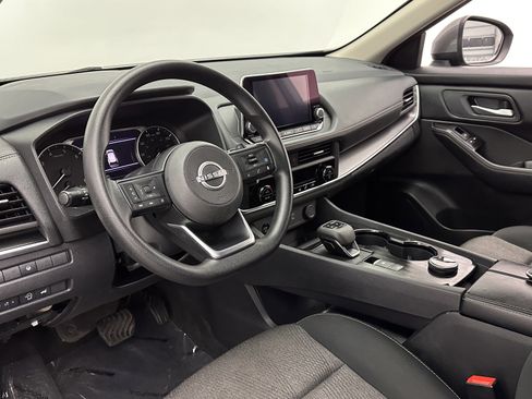 Used 2024 Nissan Rogue SV image 8