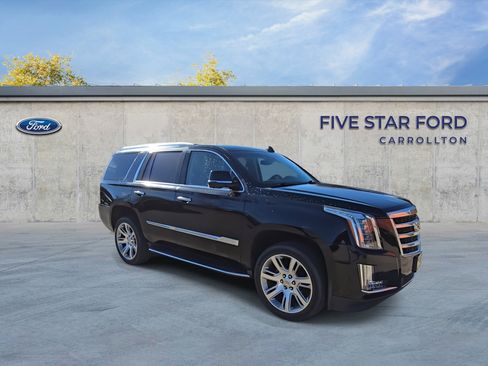 Used 2017 Cadillac Escalade Luxury image 2