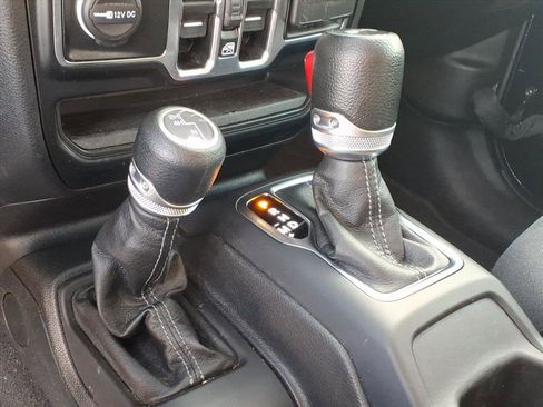 Used 2024 Jeep Wrangler Sport S image 15