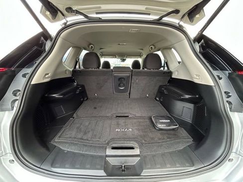 Used 2020 Nissan Rogue SV image 39