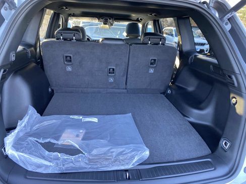 New 2025 Jeep Grand Cherokee Laredo image 5