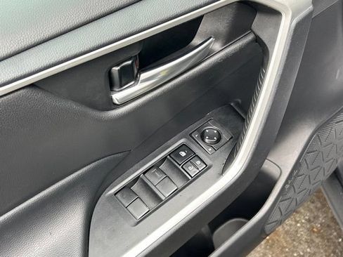 Used 2021 Toyota RAV4 XLE AWD/4WD image 16