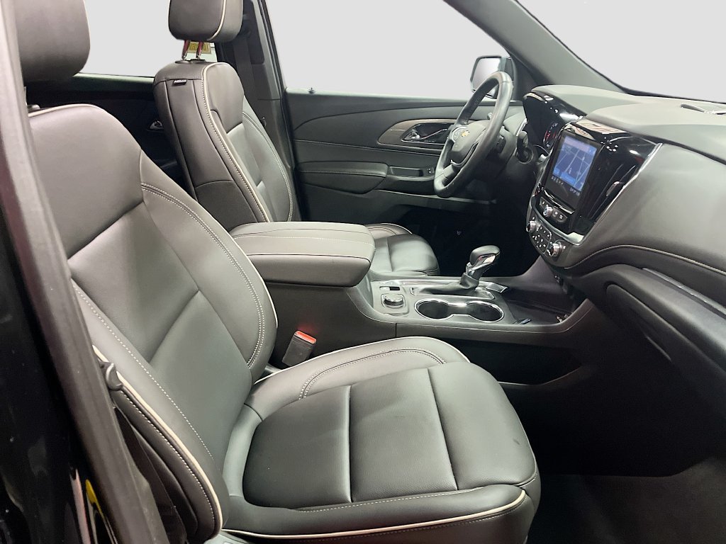 Used 2023 Chevrolet Traverse Premier w/ LPO, Floor Liner Package AWD/4WD image 31