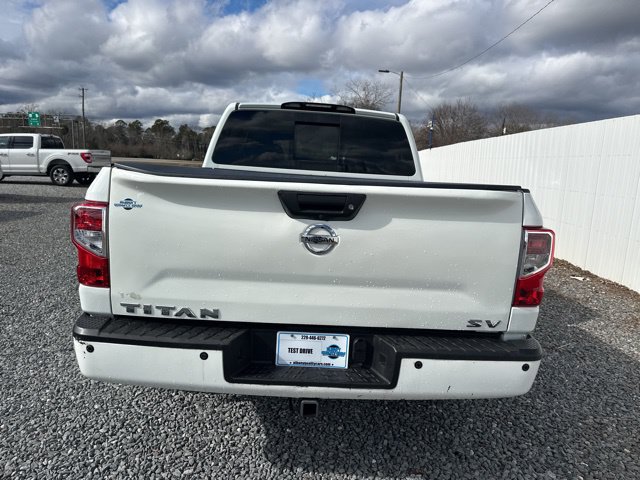Used 2018 Nissan Titan SV w/ SV Convenience Package RWD image 4