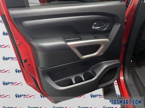 Used 2022 Nissan Titan SV image 12