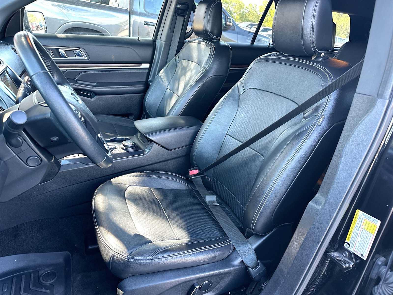 Used 2018 Ford Explorer Limited w/ Ford Safe & Smart Package AWD/4WD image 17