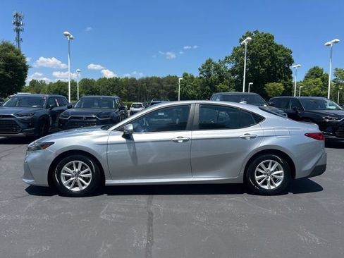 Used 2025 Toyota Camry LE FWD image 10