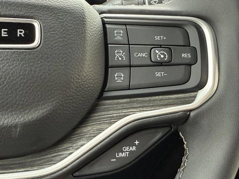 Used 2022 Jeep Wagoneer Series III AWD/4WD image 17