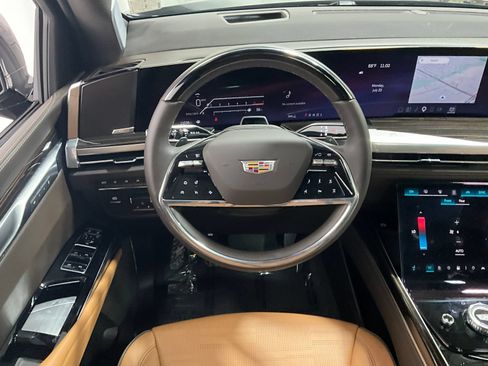 Used 2025 Cadillac Escalade ESV Premium Luxury w/ Touring Package AWD/4WD image 6