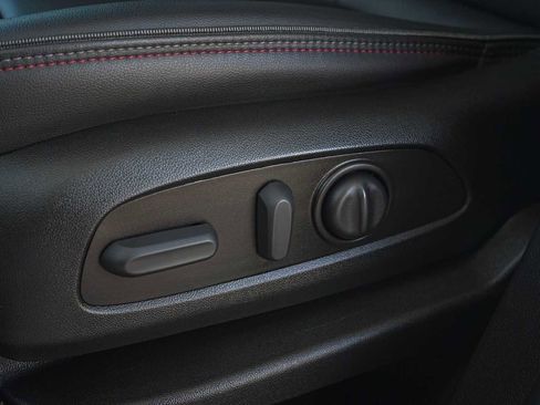 Used 2022 Chevrolet Traverse RS image 12