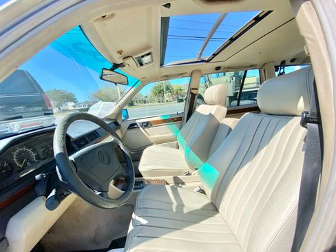 Used 1995 Mercedes-Benz E 320 Wagon image 20