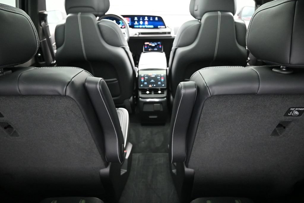 Used 2026 Cadillac Vistiq Platinum w/ LPO, Floor Liner Package AWD/4WD image 36