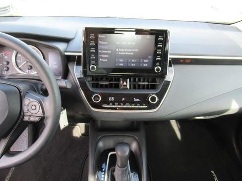 Used 2020 Toyota Corolla LE image 20