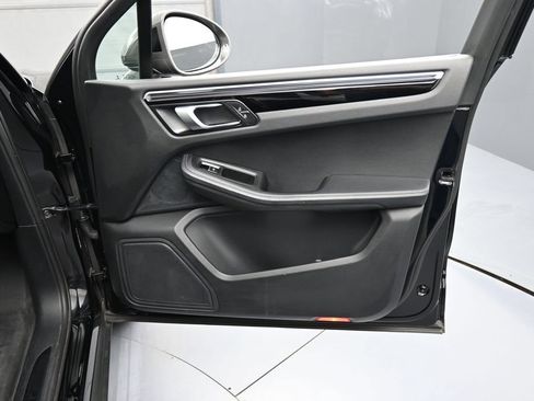 Certified 2023 Porsche Macan Turbo AWD/4WD image 28