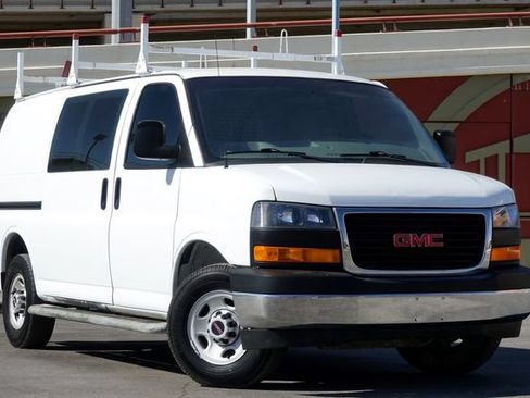 Used 2017 GMC Savana 2500 RWD image 1