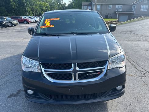 Used 2016 Dodge Grand Caravan SXT FWD image 3