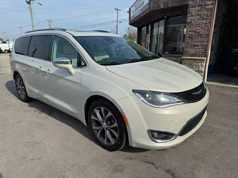 Used 2017 Chrysler Pacifica Limited image 21