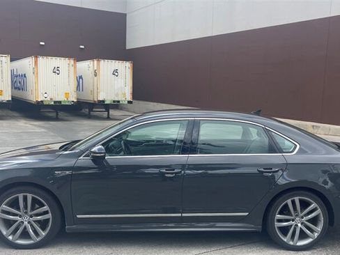 Used 2017 Volkswagen Passat 1.8T R-Line w/ R-Line Lighting Package FWD image 2