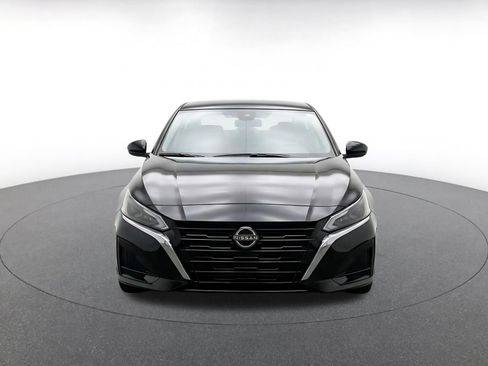 Used 2025 Nissan Altima 2.5 SV FWD image 2