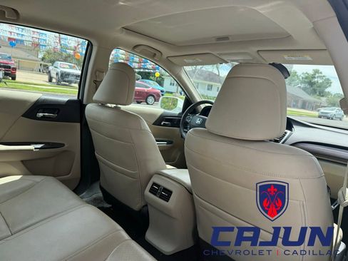 Used 2017 Honda Accord Touring image 18