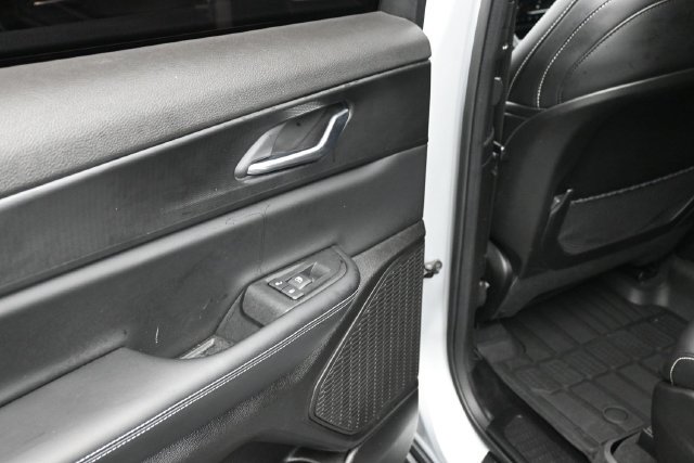 Used 2025 Jeep Grand Cherokee L Altitude RWD image 20