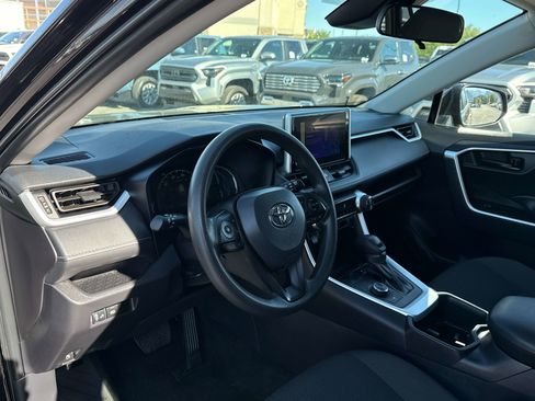 Used 2025 Toyota RAV4 LE AWD/4WD image 10