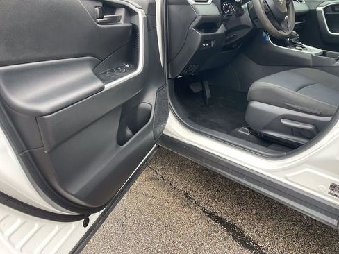Used 2022 Toyota RAV4 LE AWD/4WD image 14