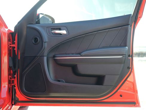 Used 2016 Dodge Charger SRT w/ Harman/Kardon Audio Group image 32