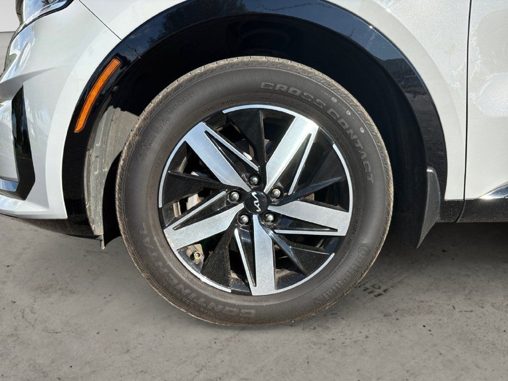 Used 2022 Kia Sorento EX w/ Panoramic Sunroof Package FWD image 9