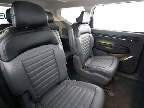 Used 2024 Kia EV9 Land AWD/4WD image 5