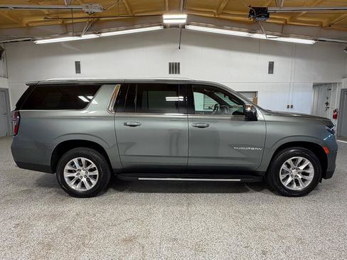 Used 2023 Chevrolet Suburban Premier RWD image 7