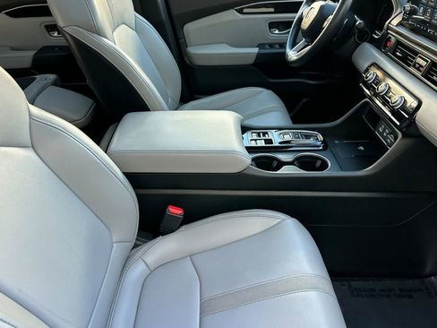 Certified 2024 Honda Pilot Touring image 17