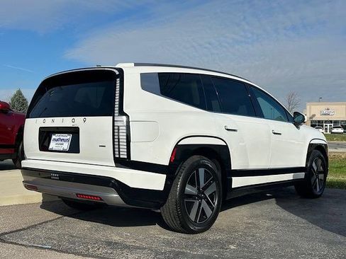 New 2026 Hyundai Ioniq 9 SEL image 3