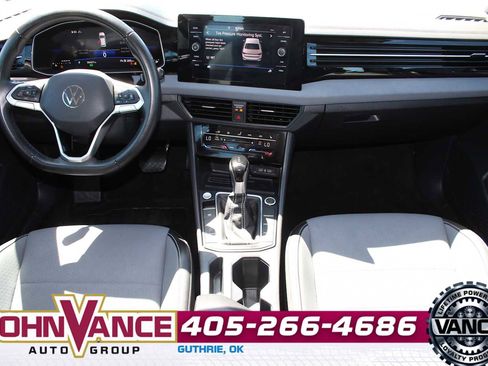 Used 2025 Volkswagen Jetta SE FWD image 21
