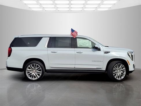 New 2026 GMC Yukon XL Denali w/ Denali Reserve Package image 3