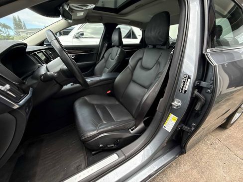 Used 2017 Volvo S90 T5 Momentum w/ Convenience Package FWD image 12
