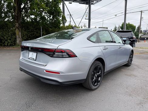 Certified 2025 Honda Accord SE image 9