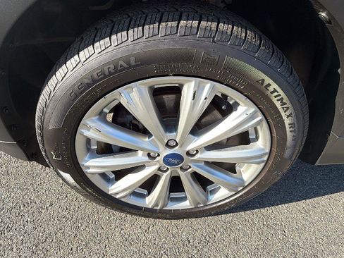 Used 2018 Ford Escape Titanium image 9