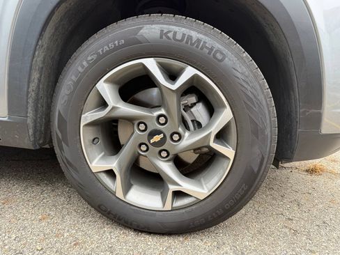 Used 2025 Chevrolet Trax LT FWD image 10