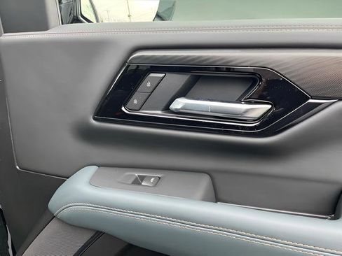 New 2026 GMC Yukon AT4 w/ LPO, Floor Liner Package image 36