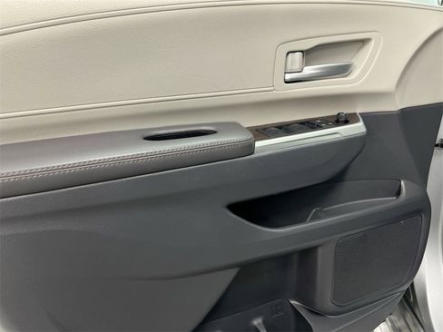 Used 2024 Toyota Sienna XLE image 21