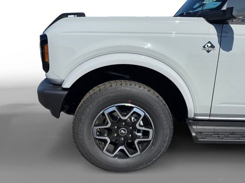 New 2026 Ford Bronco Outer Banks AWD/4WD image 9