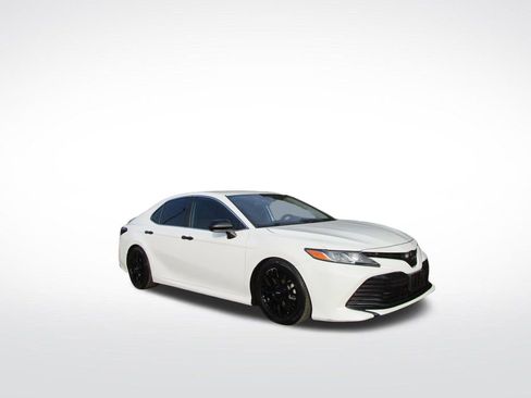 Used 2020 Toyota Camry LE image 5