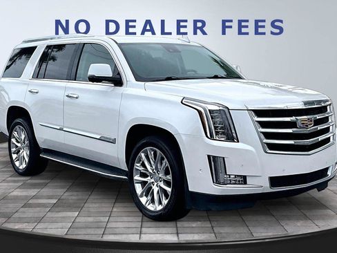 Used 2020 Cadillac Escalade Luxury RWD image 3