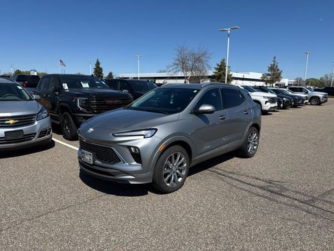 Used 2024 Buick Encore GX Avenir w/ Avenir Convenience Package AWD/4WD image 3