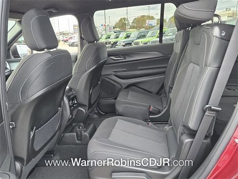 New 2025 Jeep Grand Cherokee L Laredo image 6