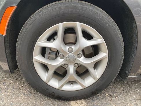Used 2019 Chrysler Pacifica Limited w/ Advanced Safetytec Group FWD image 32