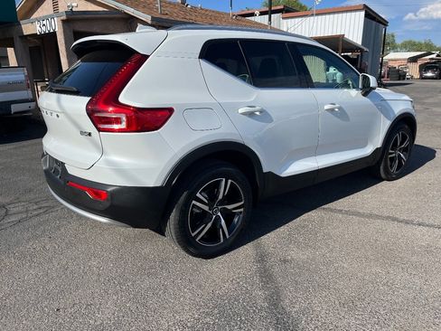 Used 2023 Volvo XC40 B5 Plus AWD/4WD image 4