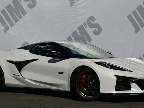 Used 2023 Chevrolet Corvette Z06 image 3