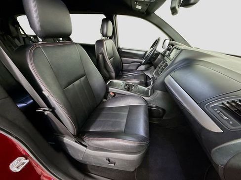 Used 2018 Dodge Grand Caravan GT image 27